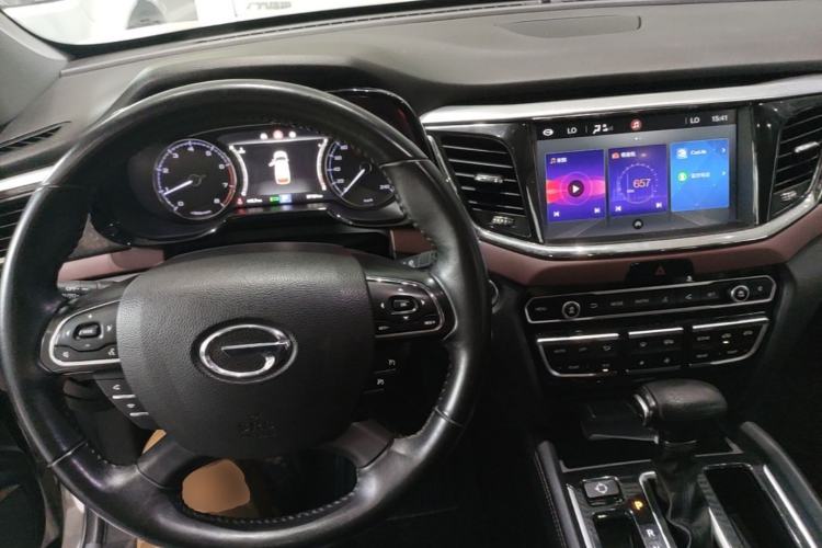 Used GAC Trumpchi GS8 2017 320T Two-Wheel Drive Luxury Edition (7 Seats) Center Console