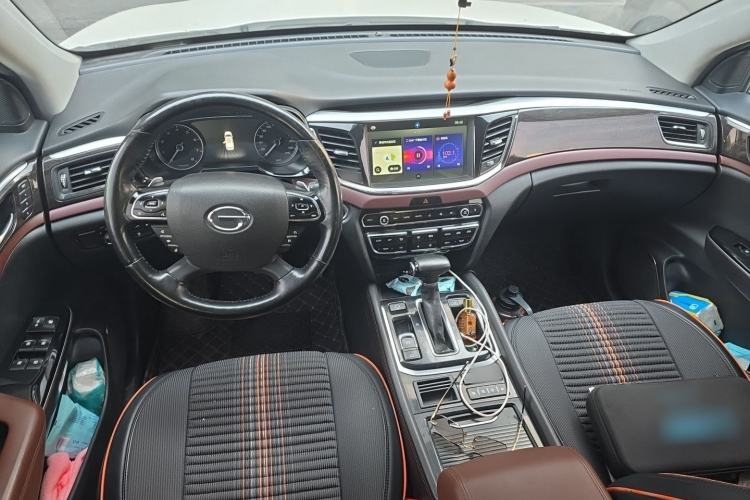 Used GAC Trumpchi GS8 2017 320T Two-Wheel Drive Luxury Smart Connectivity Version (7 Seats) Center Console