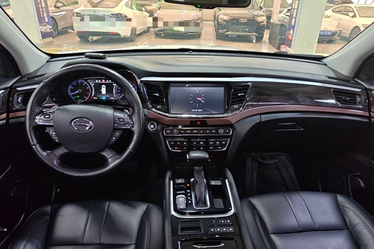 Used GAC Trumpchi GS8 2017 320T Two-Wheel Drive Luxury Smart Connectivity Version (7 Seats) Center Console