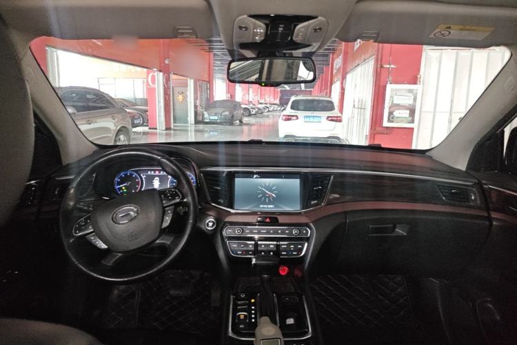 Used GAC Trumpchi GS8 2017 320T Two-Wheel Drive Luxury Smart Connectivity Version (7 Seats) Center Console