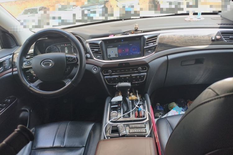 Used GAC Trumpchi GS8 2017 320T Two-Wheel Drive Luxury Smart Connectivity Version (7 Seats) Center Console
