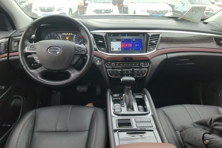 Used GAC Trumpchi GS8 2017 320T Two-Wheel Drive Luxury Smart Connectivity Version (7 Seats) Center Console