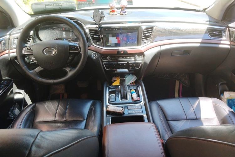 Used GAC Trumpchi GS8 2017 320T Two-Wheel Drive Luxury Smart Connectivity Version (7 Seats) Center Console