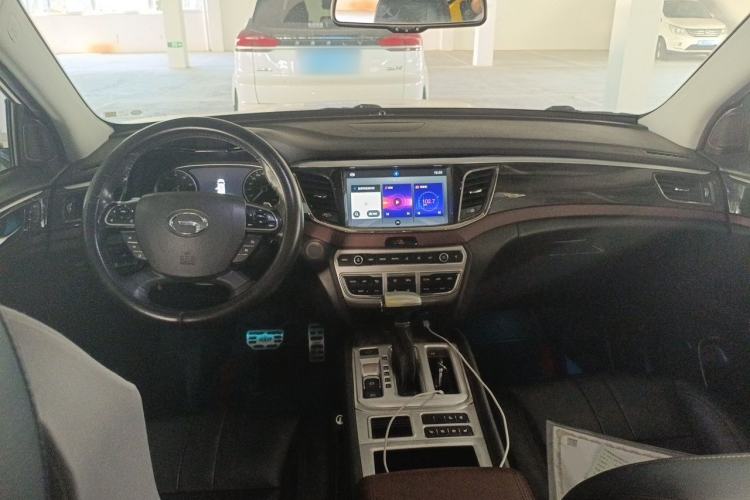 Used GAC Trumpchi GS8 2017 320T Two-Wheel Drive Luxury Smart Connectivity Version (7 Seats) Center Console