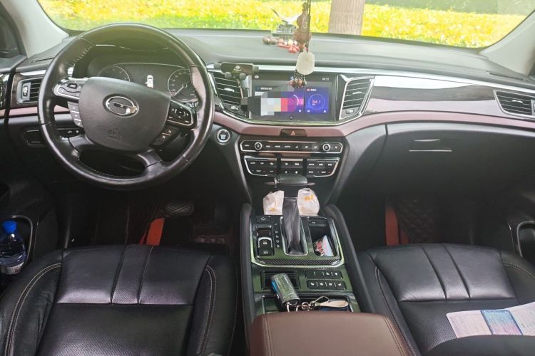 Used GAC Trumpchi GS8 2017 320T Two-Wheel Drive Luxury Smart Connectivity Version (7 Seats) Center Console