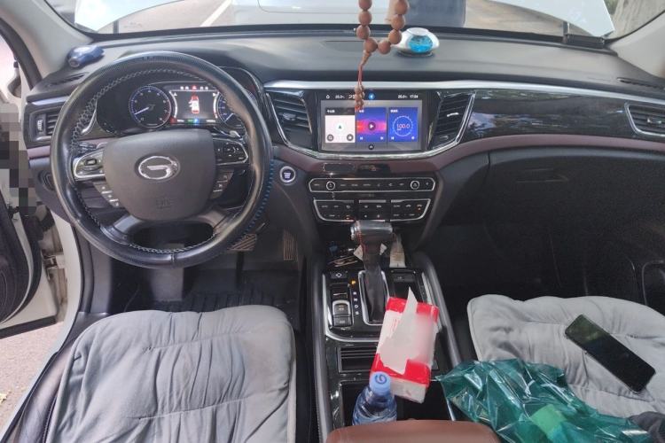 Used GAC Trumpchi GS8 2017 320T Two-Wheel Drive Luxury Smart Connectivity Version (7 Seats) Center Console