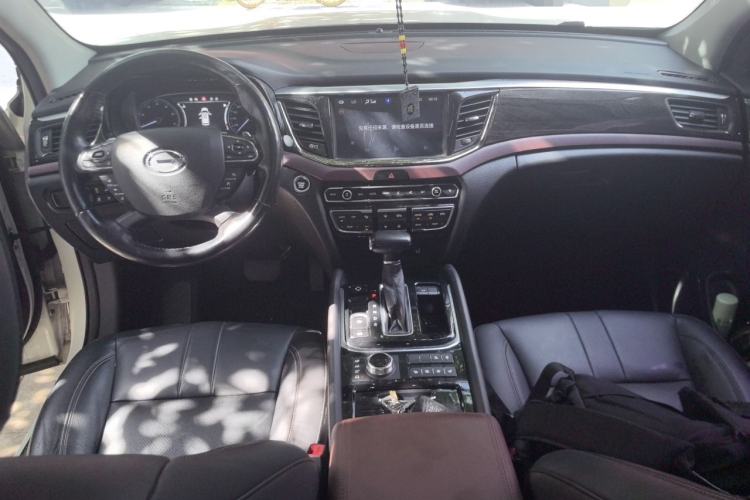 Used GAC Trumpchi GS8 2017 320T Four-Wheel Drive Luxury Smart Connectivity Version (7 Seats) Center Console