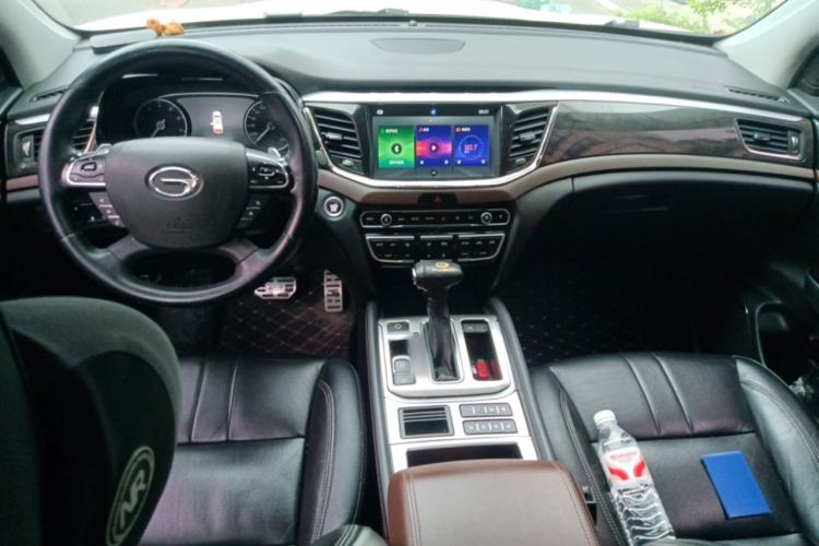 Used GAC Trumpchi GS8 2017 320T Two-Wheel Drive Luxury Smart Connectivity Version (7 Seats) Center Console