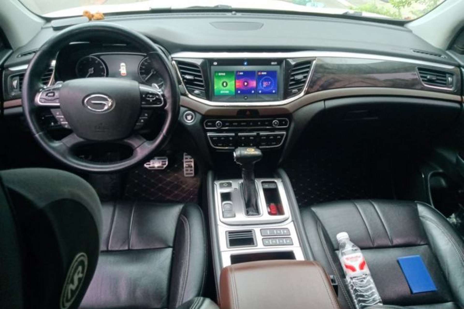 Used GAC Trumpchi GS8 2017 320T Two-Wheel Drive Luxury Smart Connectivity Version (7 Seats) Center Console