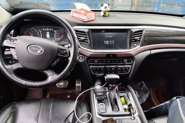Used GAC Trumpchi GS8 2017 320T Two-Wheel Drive Luxury Smart Connectivity Version (7 Seats) Center Console