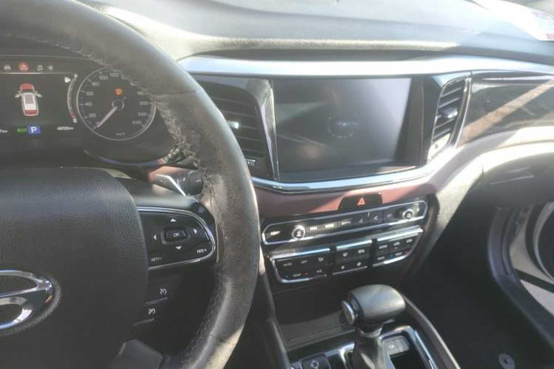 Used GAC Trumpchi GS8 2017 320T Two-Wheel Drive Luxury Smart Connectivity Version (7 Seats) Center Console
