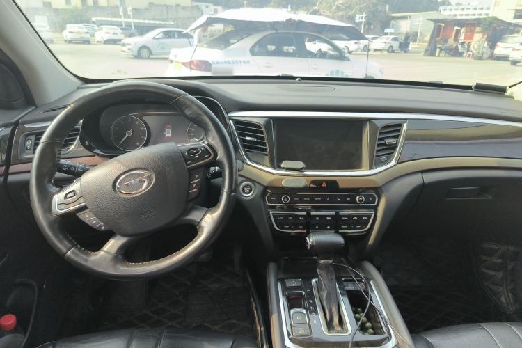 Used GAC Trumpchi GS8 2017 320T Four-Wheel Drive Luxury Smart Connectivity Version (7 Seats) Center Console