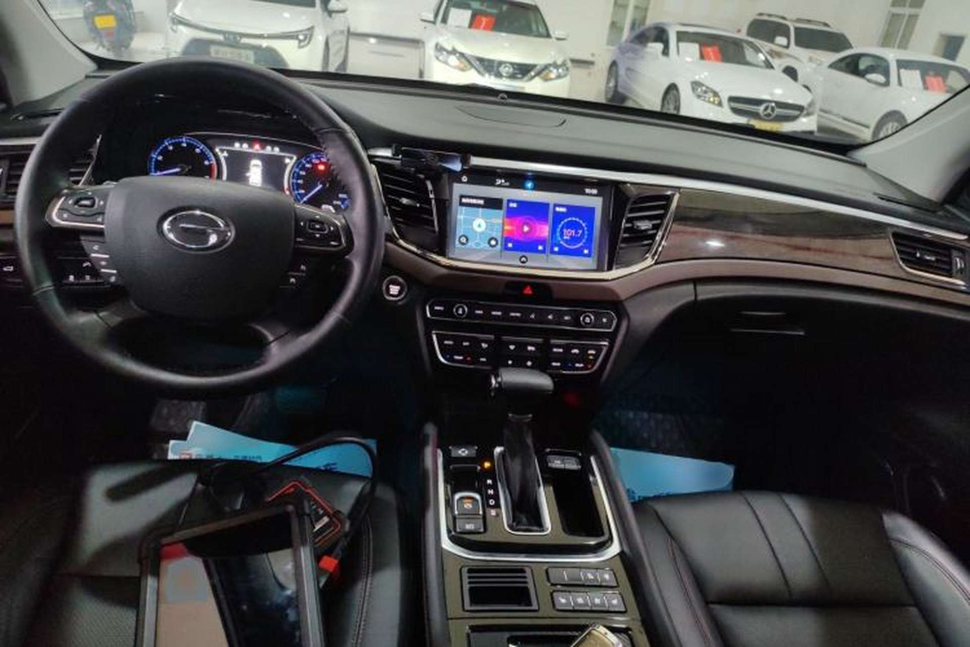Used GAC Trumpchi GS8 2017 320T Two-Wheel Drive Luxury Smart Connectivity Version (7 Seats) Center Console