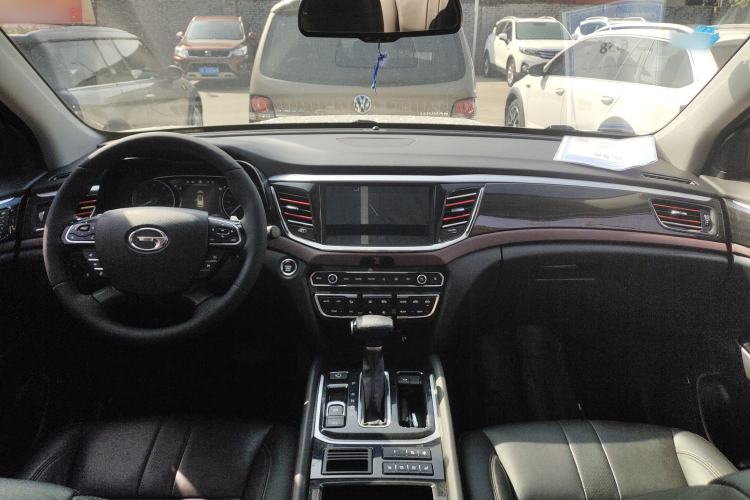 Used GAC Trumpchi GS8 2017 320T Two-Wheel Drive Luxury Smart Connectivity Version (7 Seats) Center Console