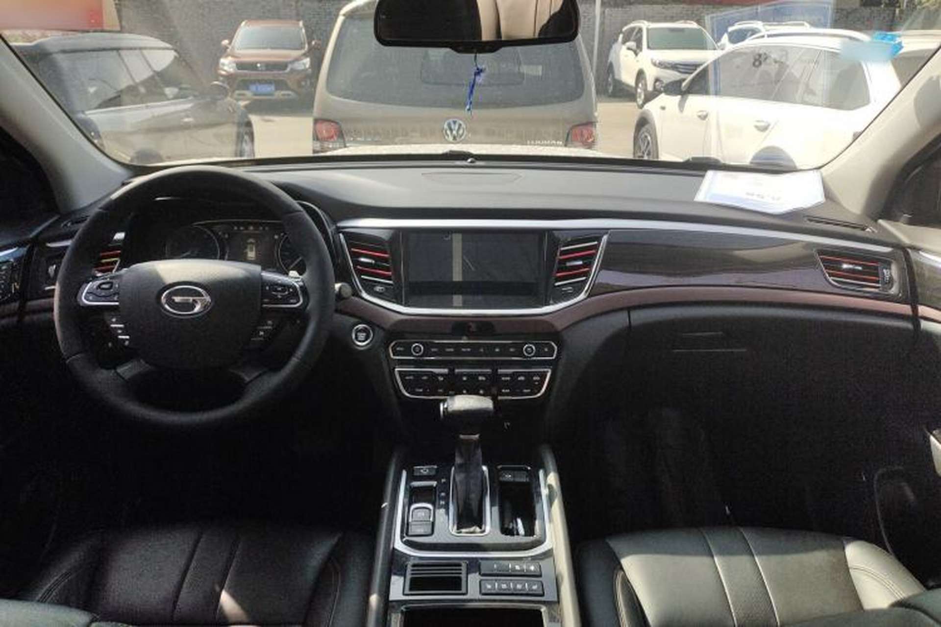 Used GAC Trumpchi GS8 2017 320T Two-Wheel Drive Luxury Smart Connectivity Version (7 Seats) Center Console