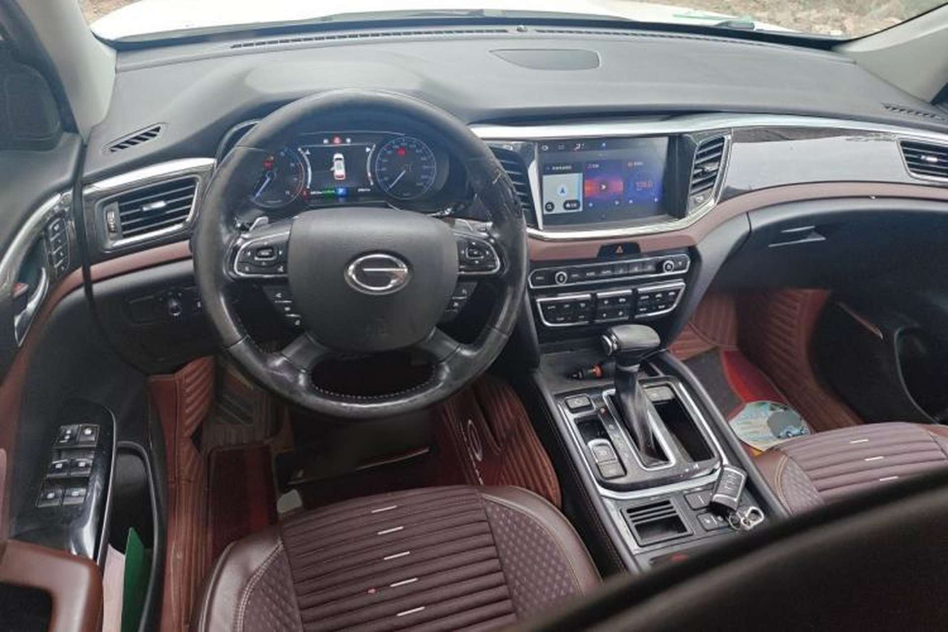 Used GAC Trumpchi GS8 2017 320T Two-Wheel Drive Luxury Smart Connectivity Version (7 Seats) Center Console