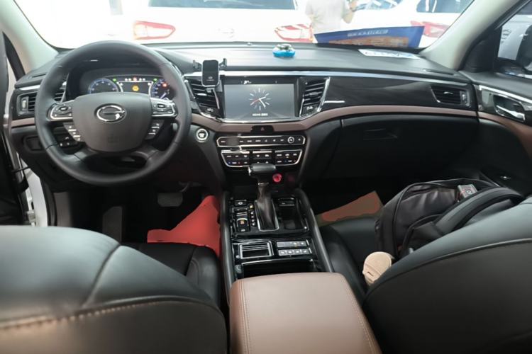 Used GAC Trumpchi GS8 2017 320T Two-Wheel Drive Luxury Smart Connectivity Version (7 Seats) Center Console