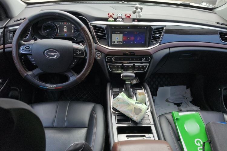 Used GAC Trumpchi GS8 2017 320T Two-Wheel Drive Luxury Smart Connectivity Version (7 Seats) Center Console