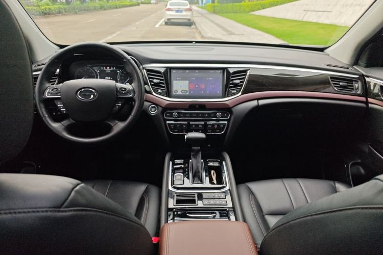 Used GAC Trumpchi GS8 2017 320T Two-Wheel Drive Luxury Smart Connectivity Version (7 Seats) Center Console