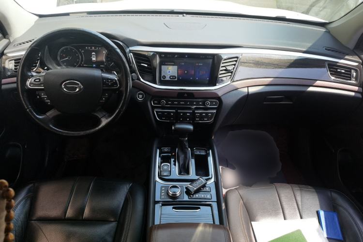 Used GAC Trumpchi GS8 2017 320T Four-Wheel Drive Luxury Smart Connectivity Version (7 Seats) Center Console