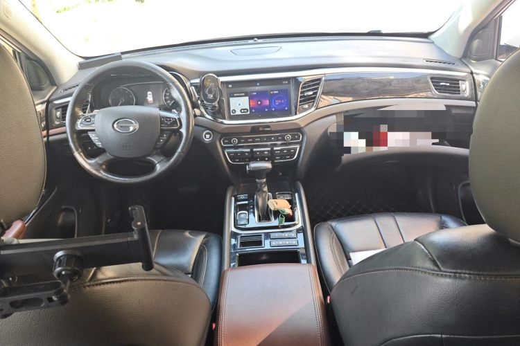 Used GAC Trumpchi GS8 2017 320T Two-Wheel Drive Luxury Smart Connectivity Version (7 Seats) Center Console