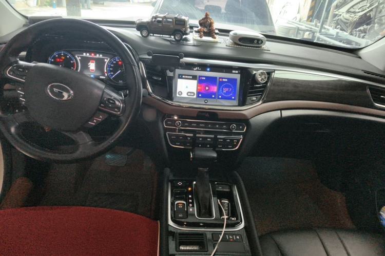 Used GAC Trumpchi GS8 2017 320T Two-Wheel Drive Luxury Smart Connectivity Version (7 Seats) Center Console