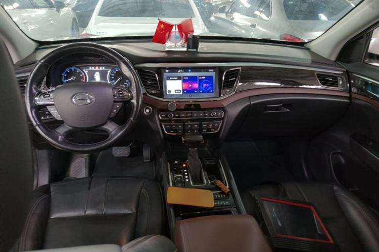 Used GAC Trumpchi GS8 2017 320T Two-Wheel Drive Luxury Smart Connectivity Version (7 Seats) Center Console