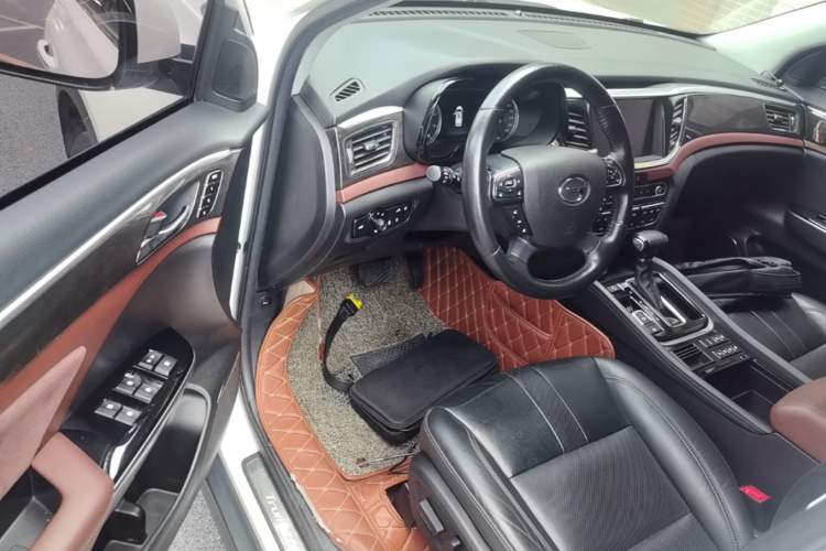 Used GAC Trumpchi GS8 2017 320T Two-Wheel Drive Luxury Smart Connectivity Version (7 Seats) Driver Seat