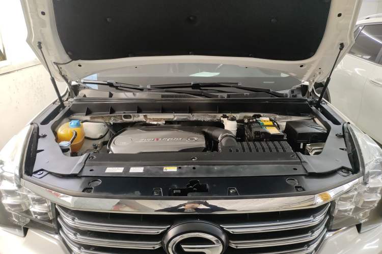 Used GAC Trumpchi GS8 2017 320T Two-Wheel Drive Luxury Smart Connectivity Version (7 Seats) Engine Bay