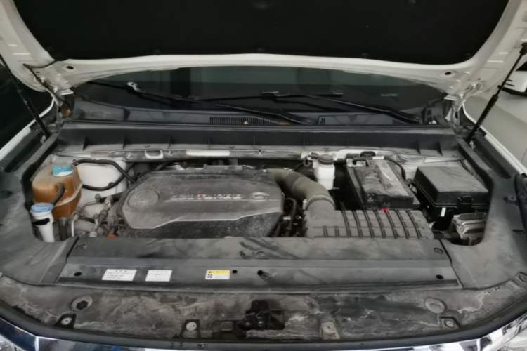 Used GAC Trumpchi GS8 2017 320T Two-Wheel Drive Luxury Smart Connectivity Version (7 Seats) Engine Bay