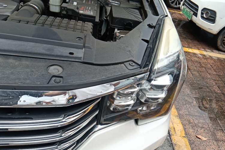 Used GAC Trumpchi GS8 2017 320T Two-Wheel Drive Luxury Smart Connectivity Version (7 Seats) Engine Bay Left