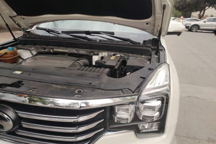 Used GAC Trumpchi GS8 2017 320T Two-Wheel Drive Luxury Smart Connectivity Version (7 Seats) Engine Bay Left