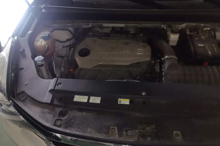 Used GAC Trumpchi GS8 2017 320T Two-Wheel Drive Luxury Smart Connectivity Version (7 Seats) Engine Bay Right