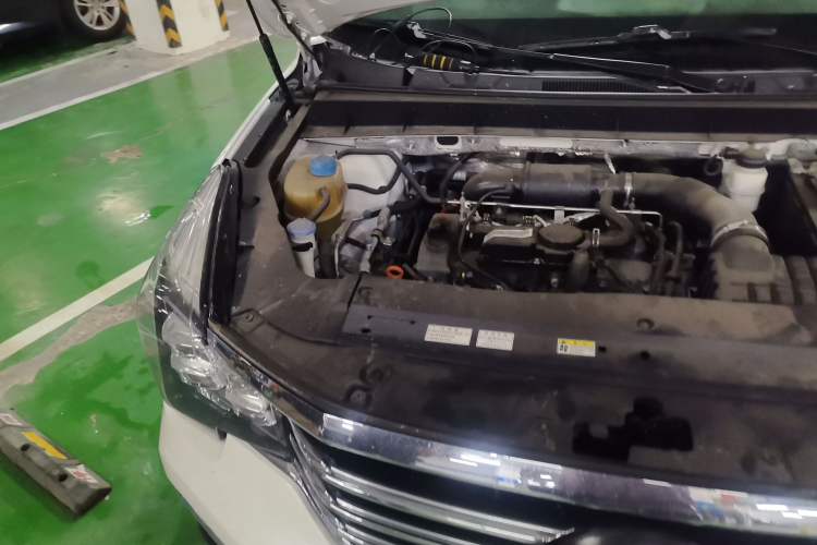 Used GAC Trumpchi GS8 2017 320T Two-Wheel Drive Prestige Version (7 Seats) Engine Bay Right