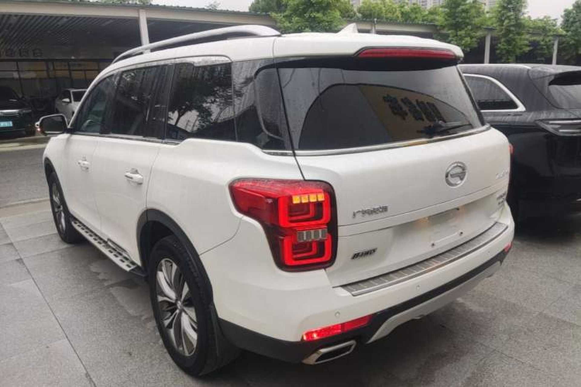 Used GAC Trumpchi GS8 2017 320T Four-Wheel Drive Luxury Smart Connectivity Version (7 Seats) Exterior 2