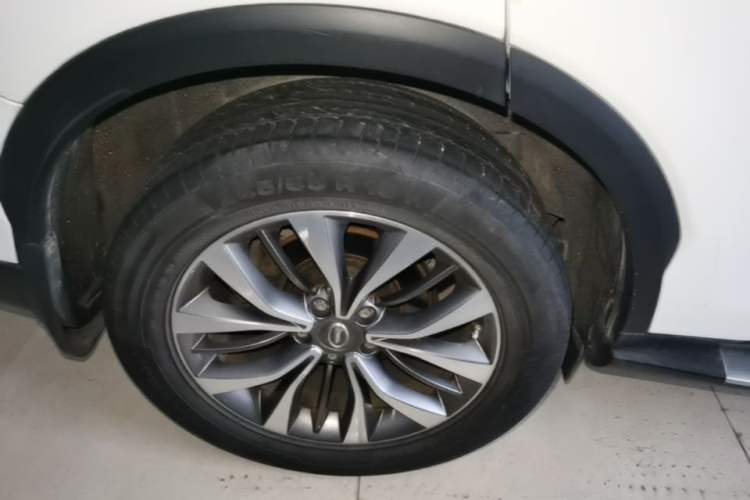 Used GAC Trumpchi GS8 2017 320T Two-Wheel Drive Luxury Smart Connectivity Version (7 Seats) Exterior 3