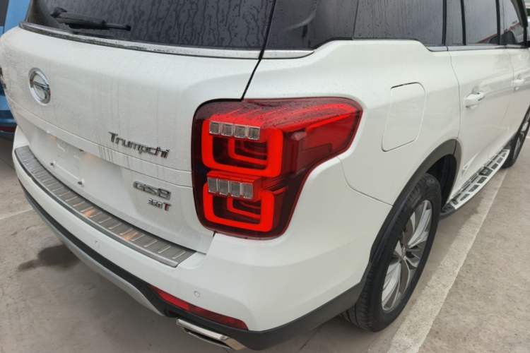 Used GAC Trumpchi GS8 2017 320T Two-Wheel Drive Luxury Smart Connectivity Version (7 Seats) Exterior 3