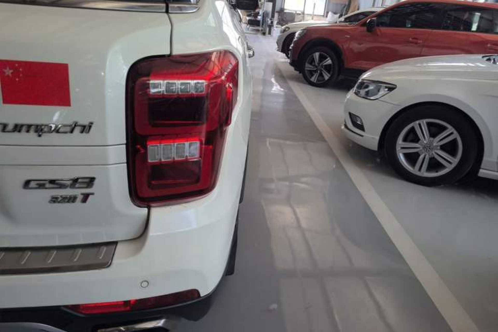 Used GAC Trumpchi GS8 2017 320T Two-Wheel Drive Luxury Smart Connectivity Version (7 Seats) Exterior 3