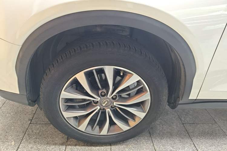 Used GAC Trumpchi GS8 2017 320T Two-Wheel Drive Luxury Smart Connectivity Version (7 Seats) Exterior 4