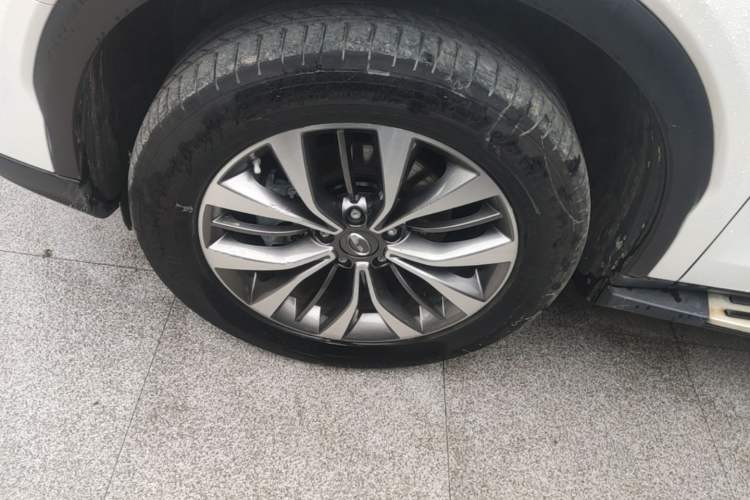 Used GAC Trumpchi GS8 2017 320T Four-Wheel Drive Luxury Smart Connectivity Version (7 Seats) Exterior 4