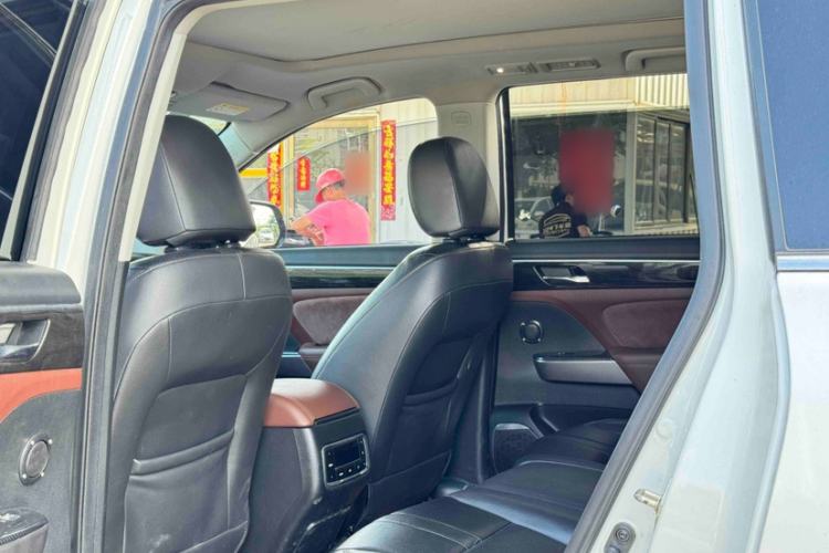 Used GAC Trumpchi GS8 2017 320T Two-Wheel Drive Luxury Smart Connectivity Version (7 Seats) Exterior 5