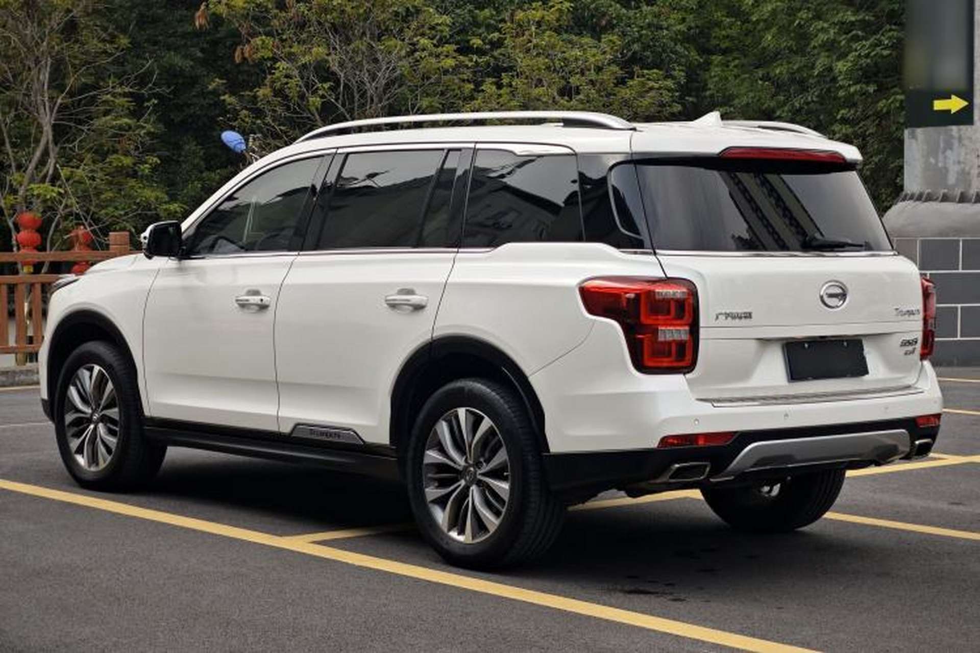 Used GAC Trumpchi GS8 2017 320T Two-Wheel Drive Luxury Smart Connectivity Version (7 Seats) Exterior 5