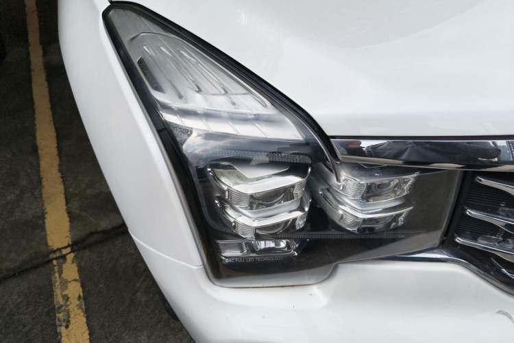 Used GAC Trumpchi GS8 2017 320T Two-Wheel Drive Luxury Smart Connectivity Version (7 Seats) Exterior 6
