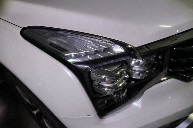 Used GAC Trumpchi GS8 2017 320T Two-Wheel Drive Luxury Smart Connectivity Version (7 Seats) Exterior 6
