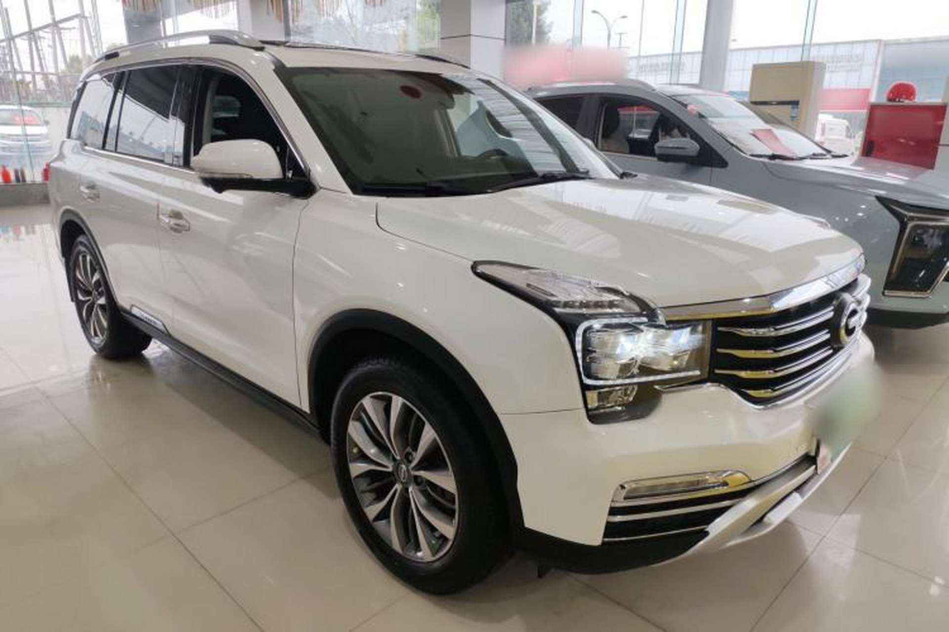 Used GAC Trumpchi GS8 2017 320T Two-Wheel Drive Luxury Smart Connectivity Version (7 Seats) Front Right 45 Deg