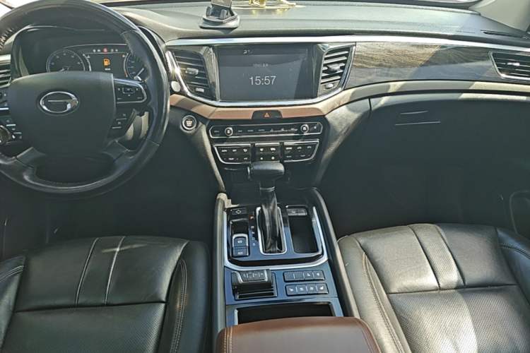 Used GAC Trumpchi GS8 2017 320T Two-Wheel Drive Luxury Smart Connectivity Version (7 Seats) Gear Lever