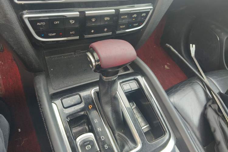Used GAC Trumpchi GS8 2017 320T Two-Wheel Drive Luxury Smart Connectivity Version (7 Seats) Gear Lever