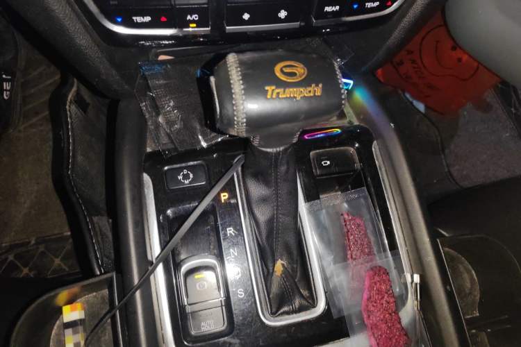 Used GAC Trumpchi GS8 2017 320T Two-Wheel Drive Luxury Smart Connectivity Version (7 Seats) Gear Lever