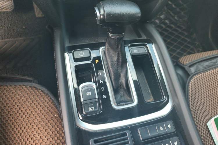 Used GAC Trumpchi GS8 2017 320T Two-Wheel Drive Luxury Smart Connectivity Version (7 Seats) Gear Lever