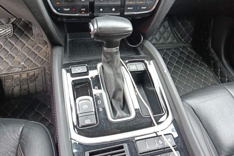 Used GAC Trumpchi GS8 2017 320T Two-Wheel Drive Luxury Smart Connectivity Version (7 Seats) Gear Lever
